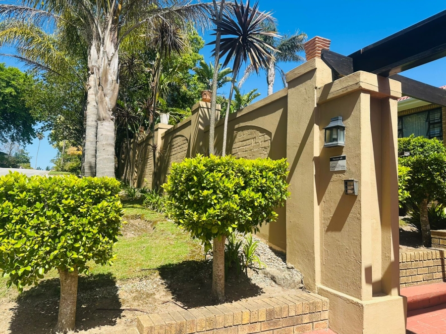 4 Bedroom Property for Sale in Glen Barrie Western Cape